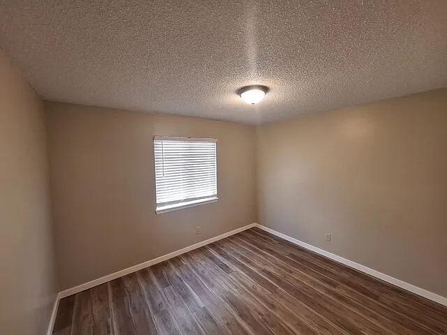 2 bed, 1.0 bath, $900 — Photo 4