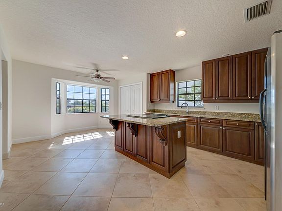 3rd image of 2585 Sykes Creek Dr