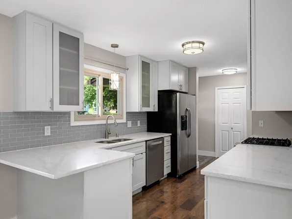 13712 E Wellington Cres, Burnsville, MN 55337