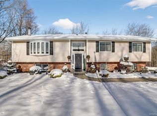 13 Watergate Drive, Amawalk, NY 10501