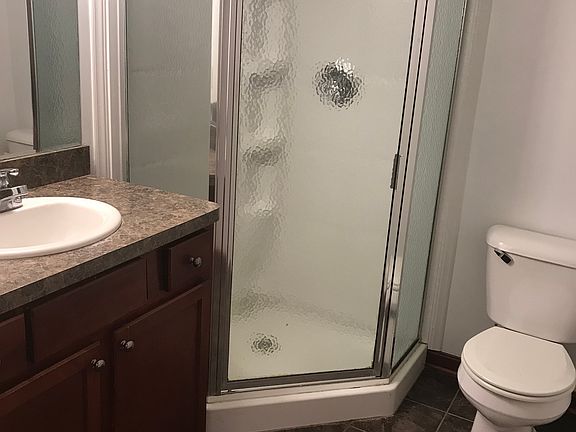 3rd image of 1383 Parkview Dr #I