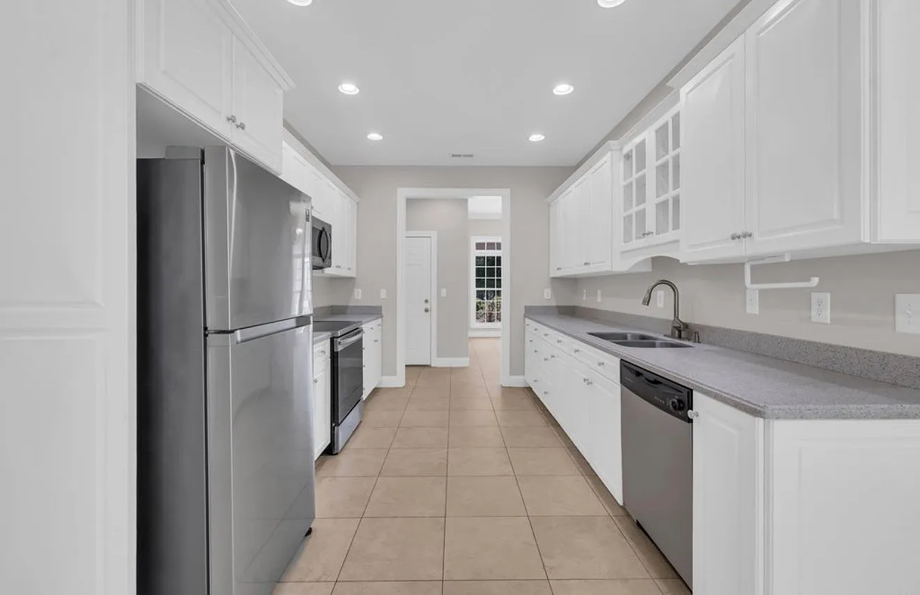 6 bed, 3094 sqft, $3,500 — Photo 2