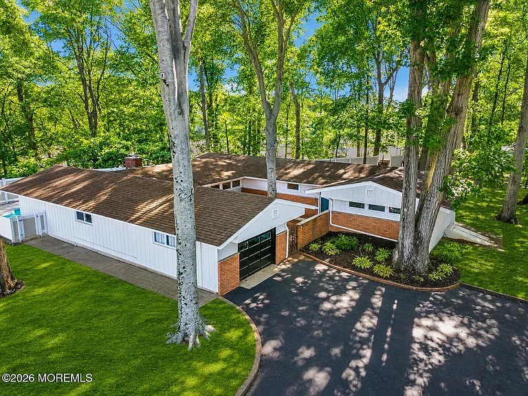 10 Woodland Ter — Photo 2