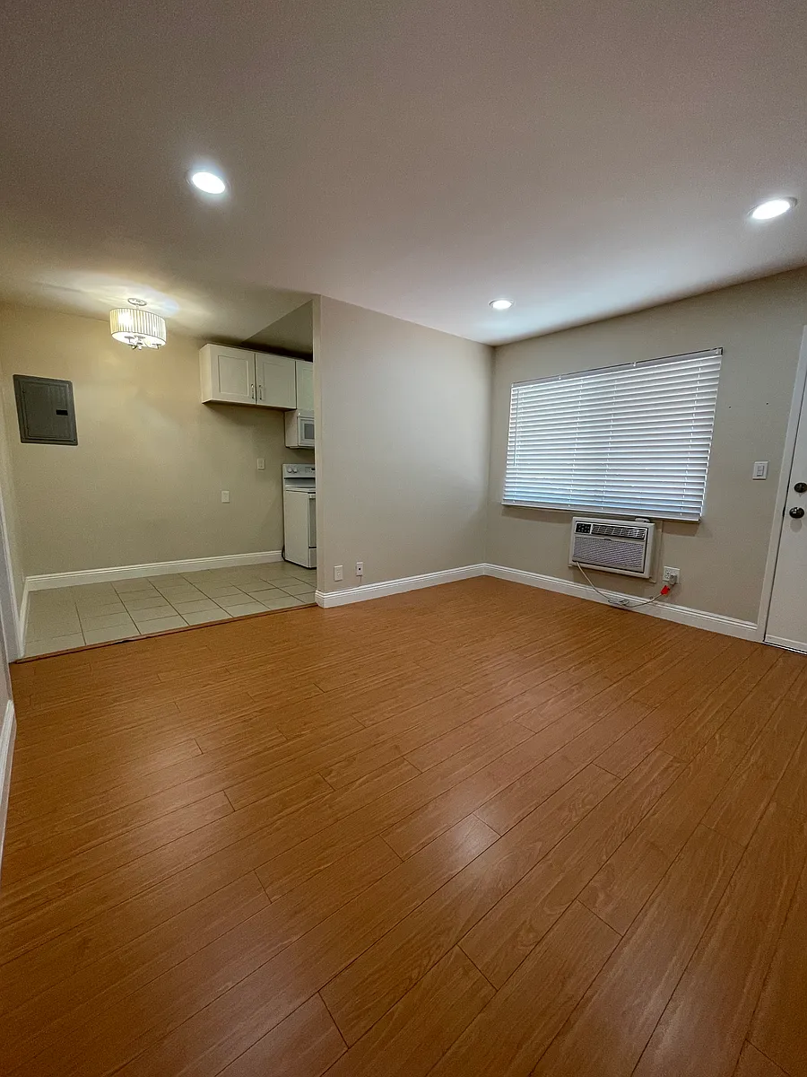 Building Photo - 7251 Amigo Ave #3