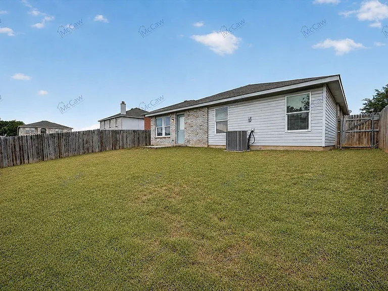 1608 Diamond Lake Trl — Photo 15
