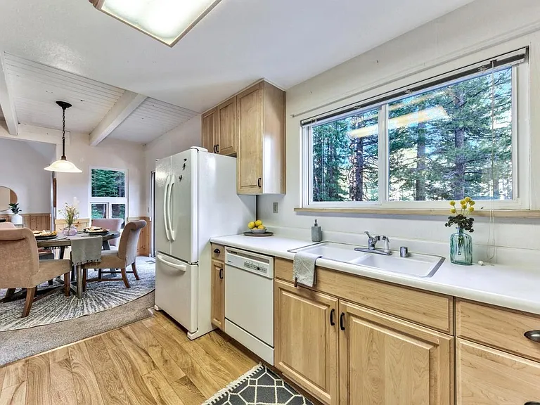 11591 Zermatt Dr — Photo 2