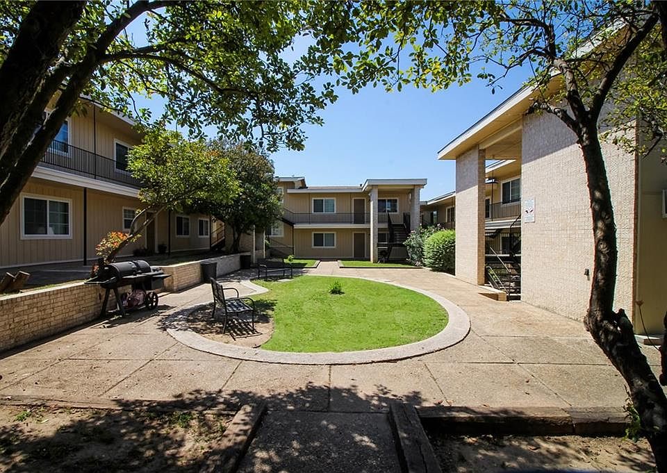 1st image of 1304 McKie Dr APT 211