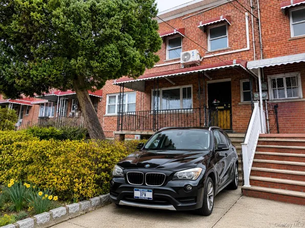 1061 E 218th St, Bronx, NY 10469