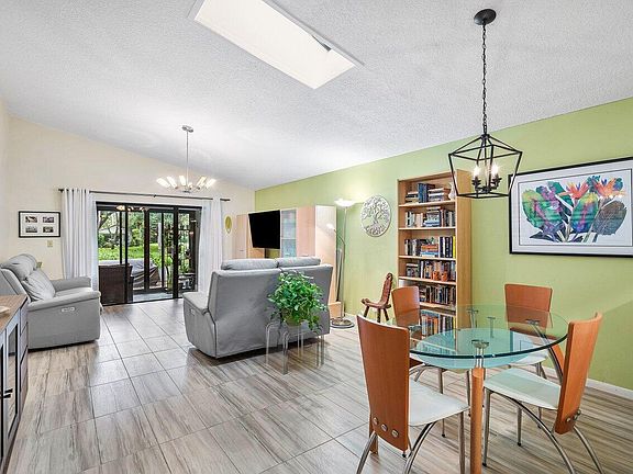 2nd image of 3938 Arelia Drive S
