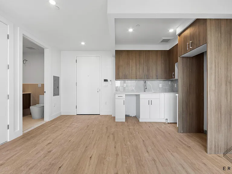 840 New York Ave #3L — Photo 9