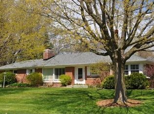 206 E Mall Rd, Fox Pt, WI 53217