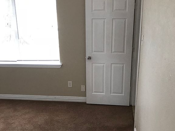 5th image of 1928 Spiceberry Ln