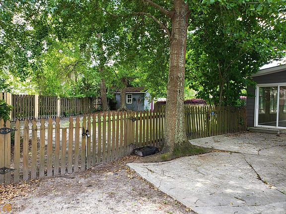 4th image of 222 N Edgewood Dr