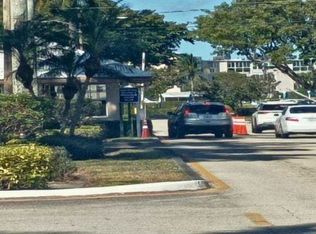 204 Wellington Dr E #M, West Palm Beach, FL 33417