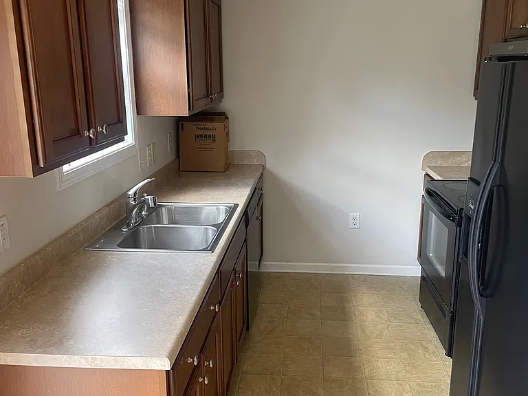 2121 Greenwood Dr S #400 — Photo 4
