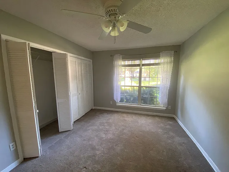 1301 Kings Rd — Photo 11