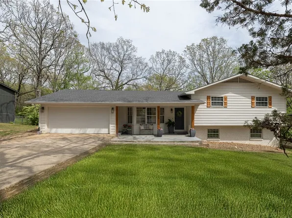 2300 N Briarwood Ln, Fayetteville, AR 72703
