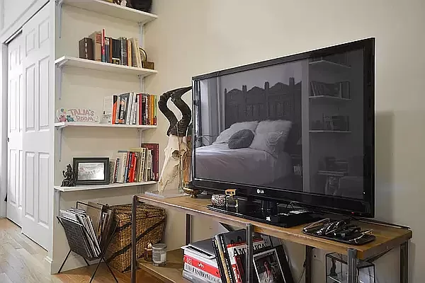 Rented by Charney Real Estate LLC | media 8