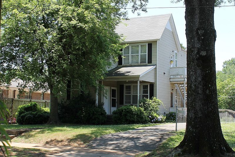 1st image of 813 N Wood Ave #A