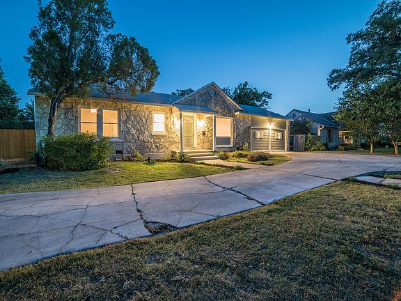 3rd image of 220 Hermine Blvd