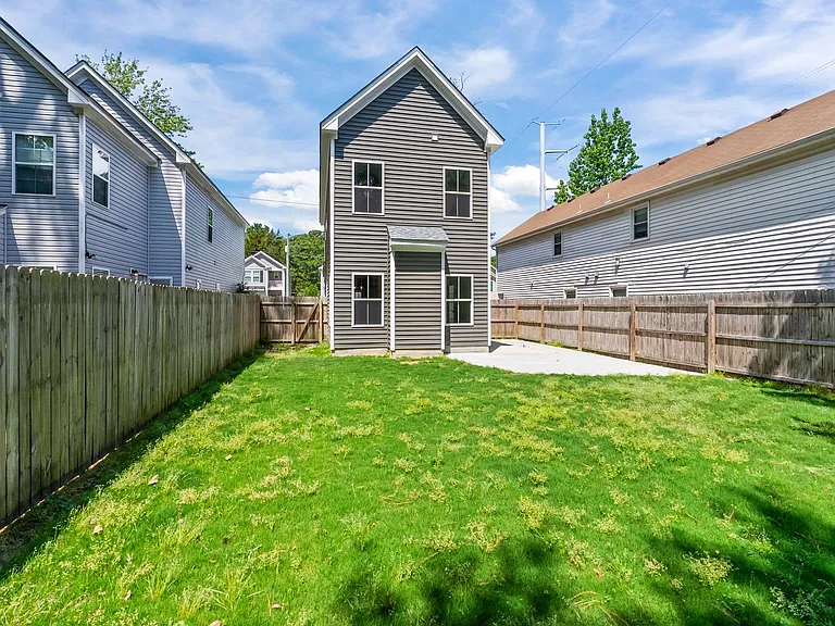 104 S Palm Ave — Photo 9