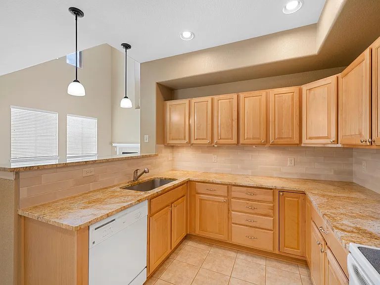 10573 Parkington Ln — Photo 16