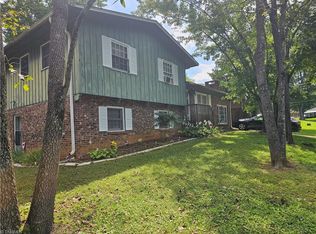 2218 Briarlea Rd, Greensboro, NC 27405