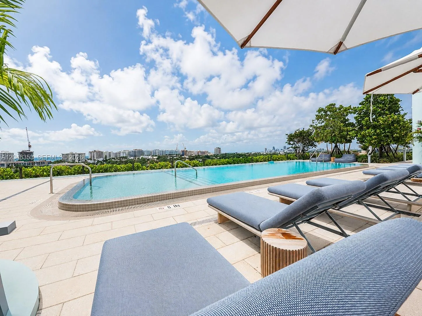 La Baia Condominium — Photo 2