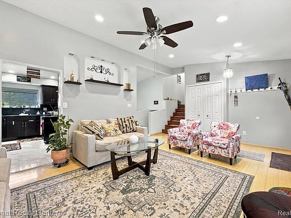 3rd image of 42146 Trinity Ct