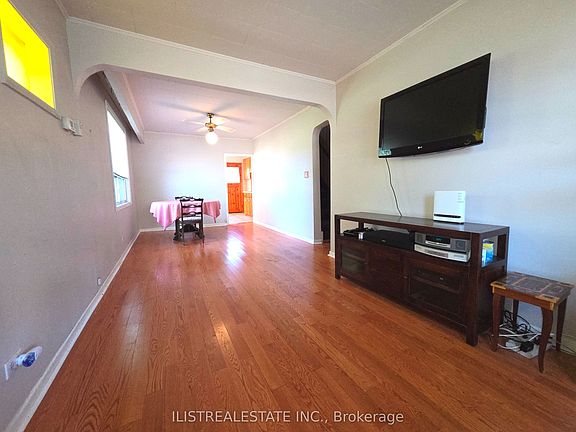 4th image of 213 Blantyre Ave