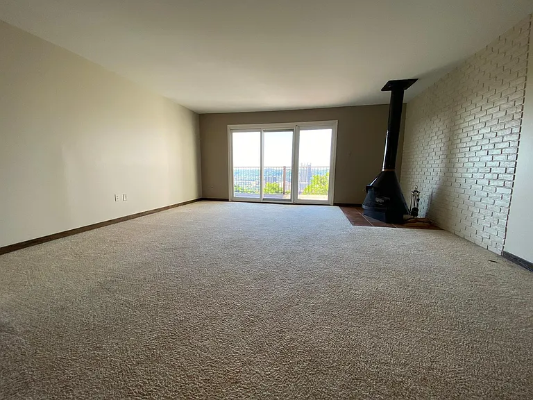 41 Bailey Ave — Photo 2