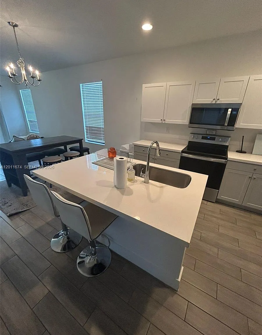 3 bed, 2.0 bath, $2,250 — Photo 3