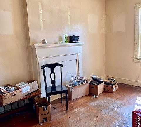 5th image of 144 Gray St