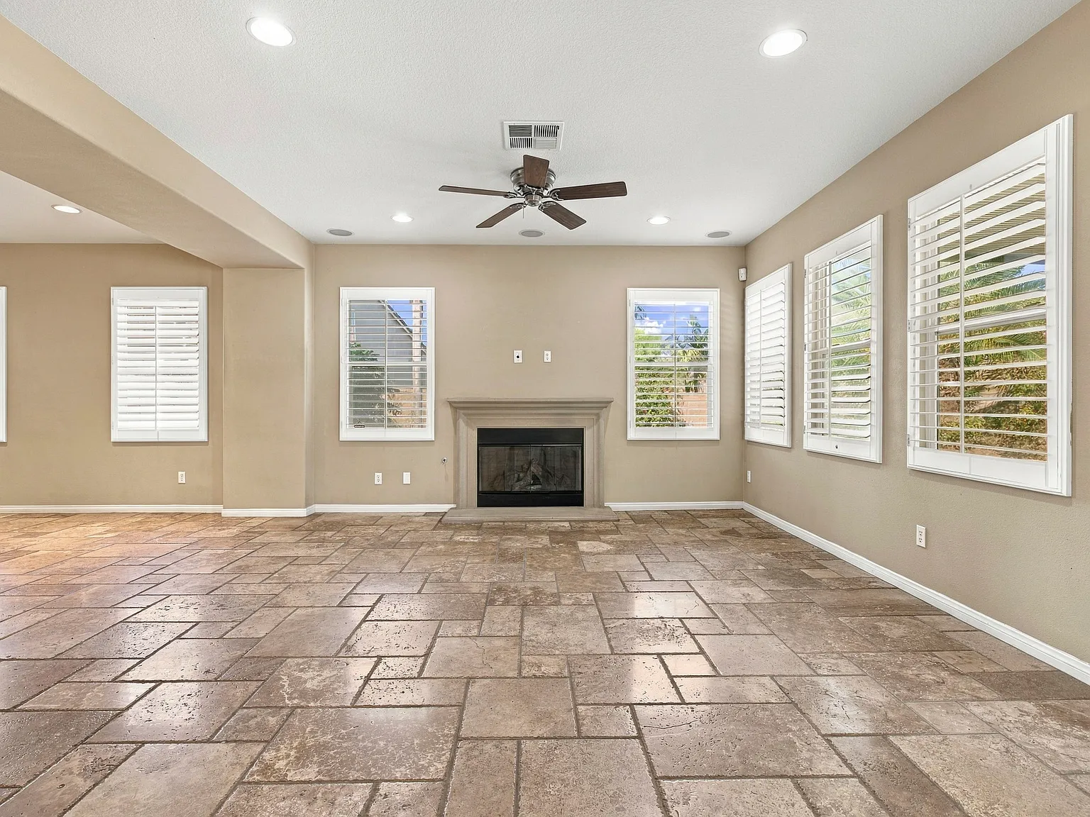 4 bed, 3478 sqft, $4,400 — Photo 4