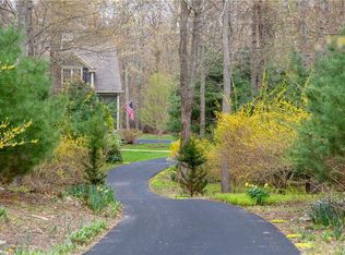 19 Sycamore Ln, Saunderstown, RI 02874