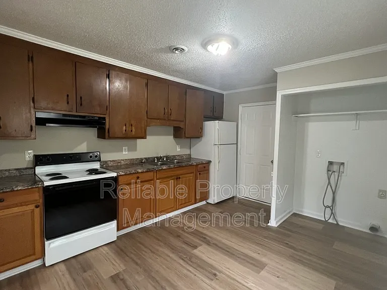 505 E Elizabeth St #B — Photo 8