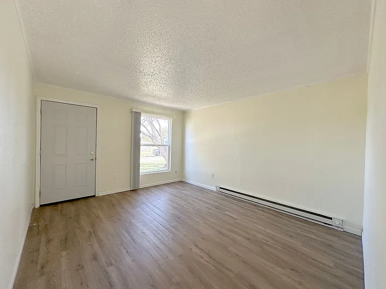 532 12th St SE — Photo 5