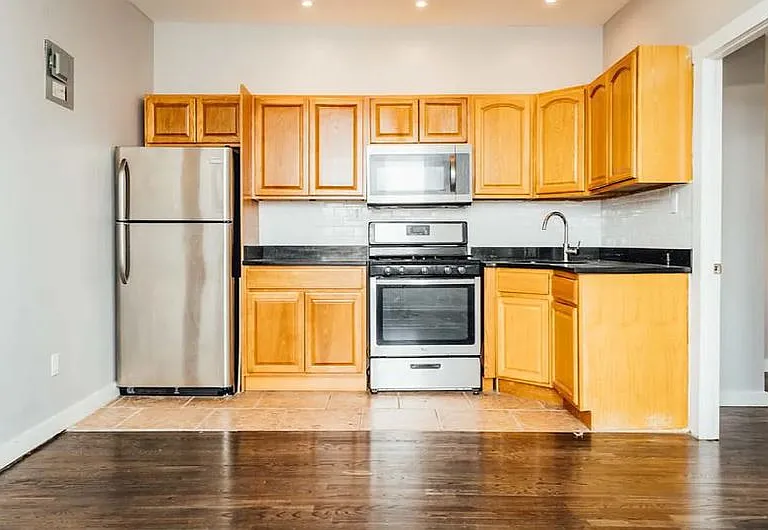 321 Schaefer St #2R — Photo 1