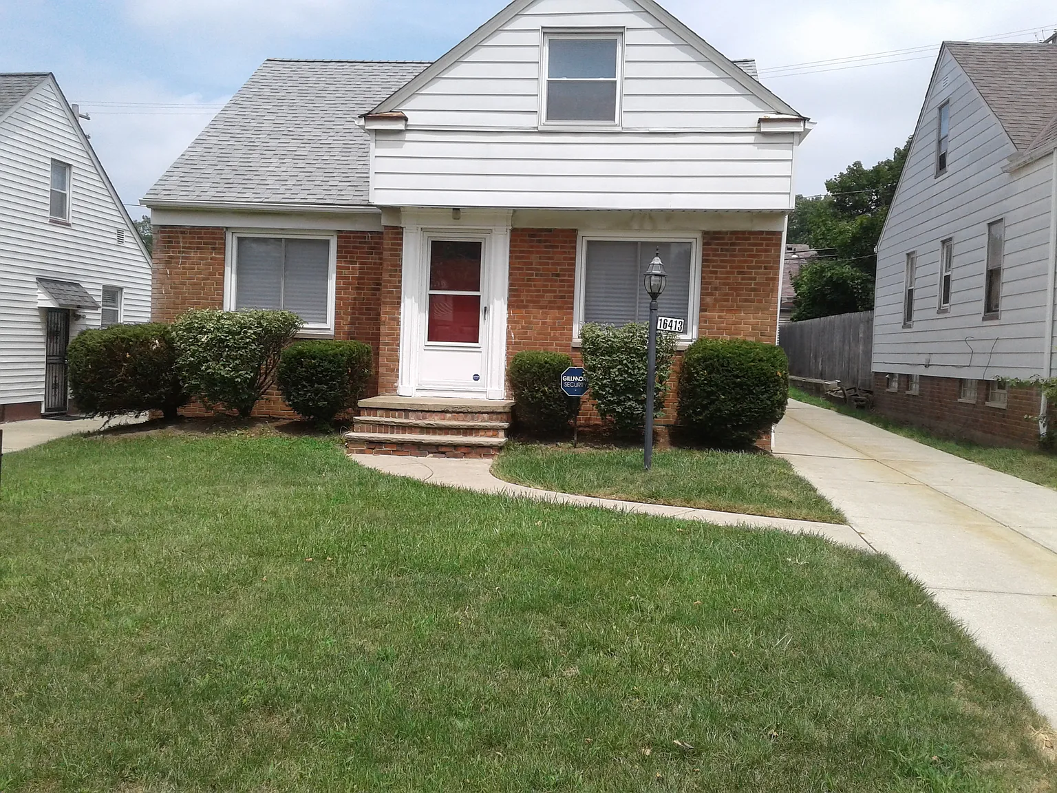 16413 Walden Ave photo 1