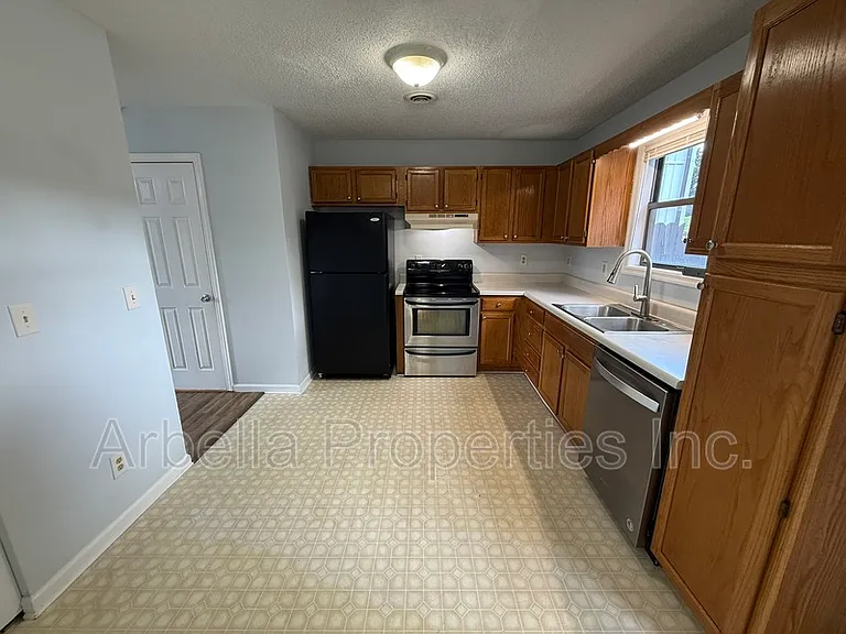 390 Erwin Hwy #2 — Photo 7