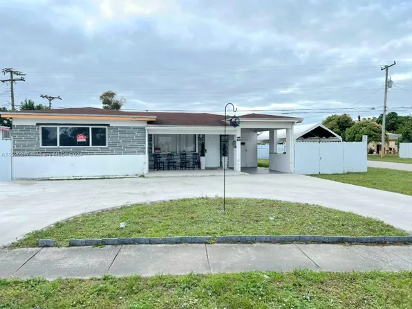 2824 Island Dr, Hollywood, FL 33023