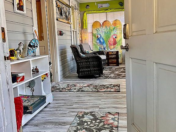 2nd image of 916 41st Ave