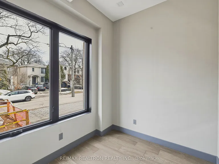 1002 Spadina Rd — Photo 21