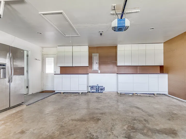 2020 Normandy Dr — Photo 23