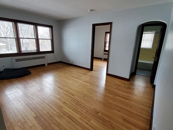 5th image of 415 Market St APT C