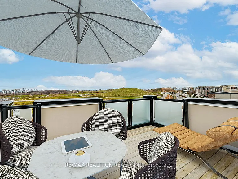 213 Downsview Park Blvd — Photo 45