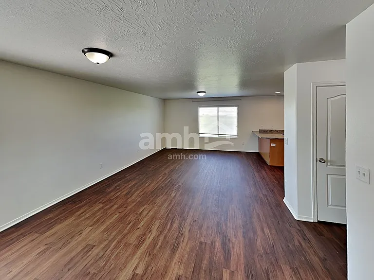2464 S 3585 W — Photo 7