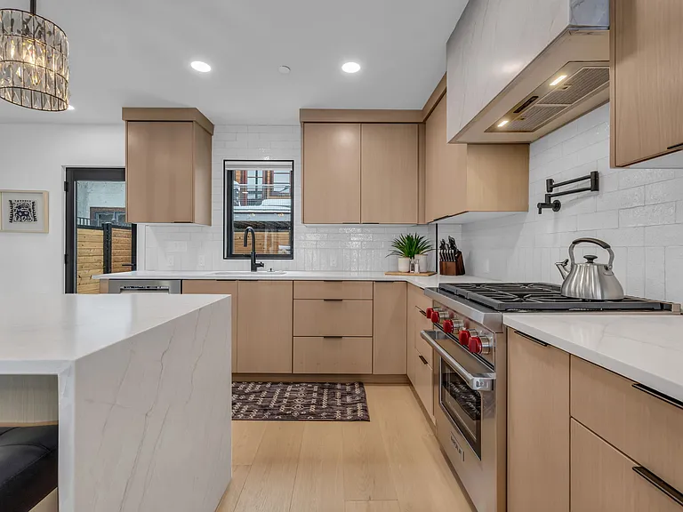 1215 Norfolk Ave — Photo 4