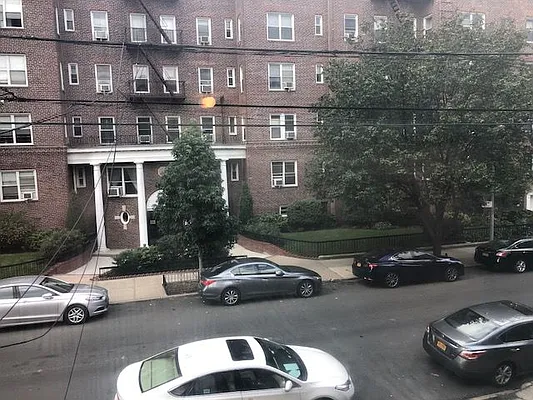 Rented by 18 REALTY | media 72