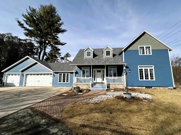 121 N Douglas St, Hortonville, WI 54944